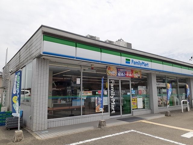 コンビニ　ファミリーマート（コンビニ）まで450m