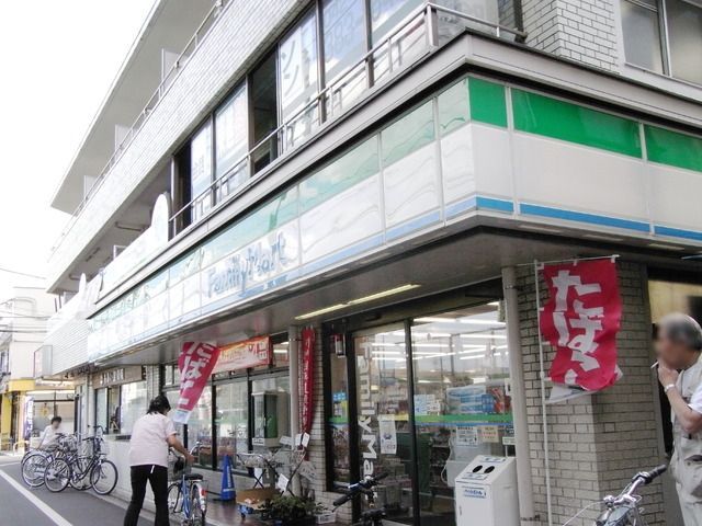 コンビニ　ファミリーマート（コンビニ）まで300m