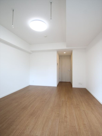 居室・リビング　広々8.3帖洋室　南向きで明るいお部屋