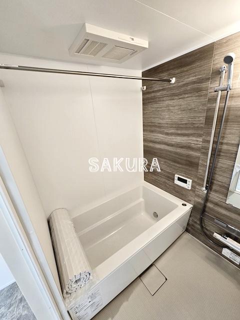 バス・シャワールーム　雨の日でも安心の浴室乾燥機付きです♪