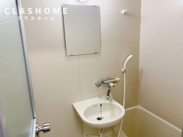 洗面設備　同物件の別部屋になります。