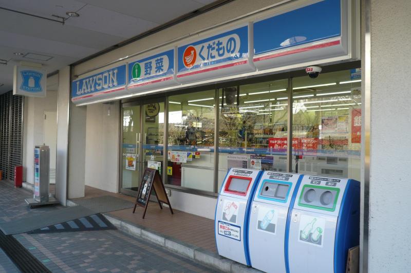 コンビニ　ローソン 新百合ヶ丘マプレ店（コンビニ）まで223m