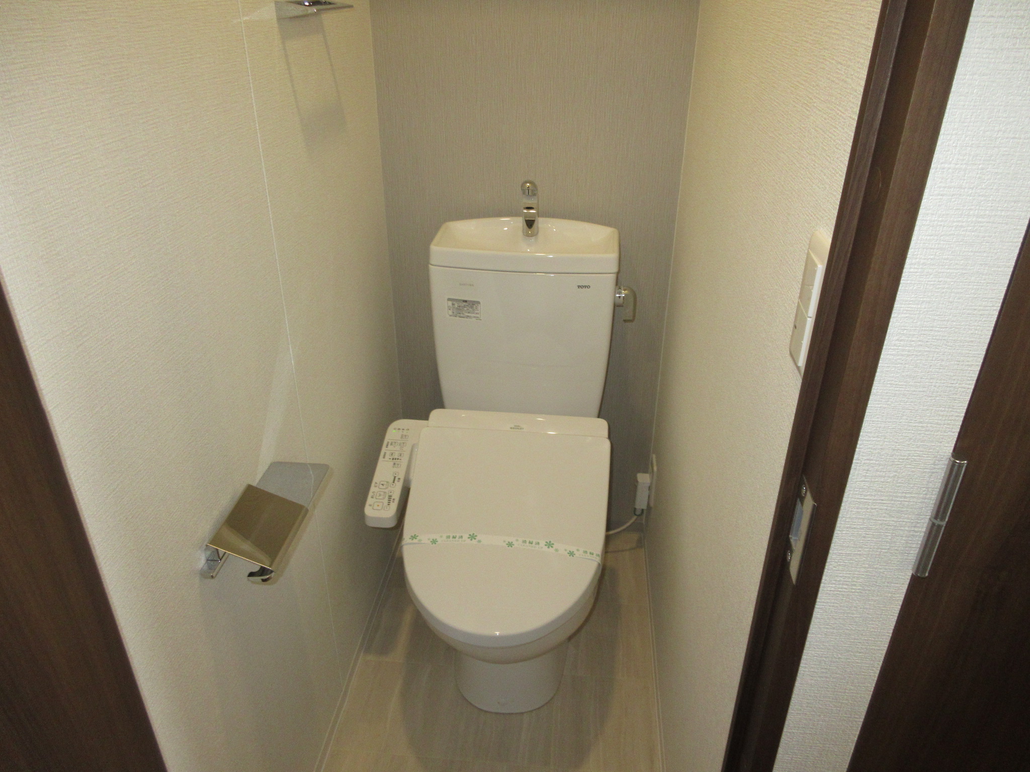 ＪＲ関西本線 東部市場前駅 徒歩4分 9階建 築4年のトイレ写真