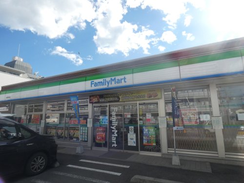 コンビニ　ファミリーマート 高尾駅南店（コンビニ）まで754m