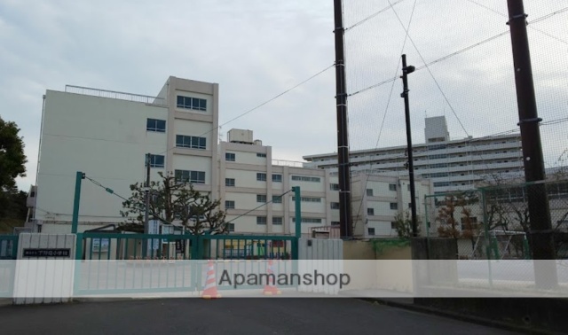 小学校　横浜市立下野庭小学校（小学校）まで599m