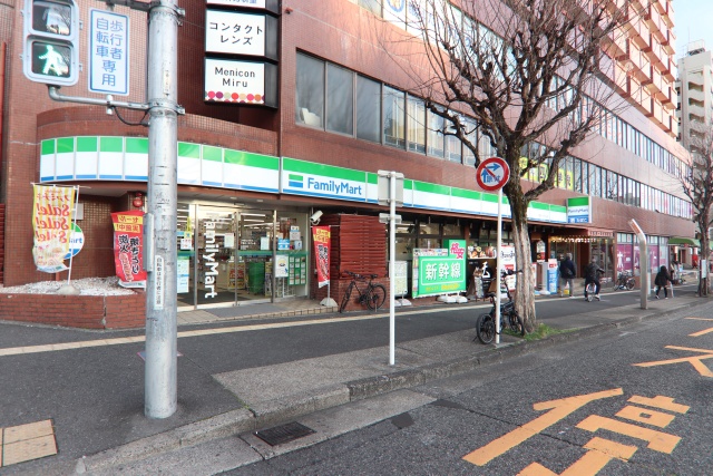 コンビニ　ファミリーマート 千種ターミナル店（コンビニ）まで66m