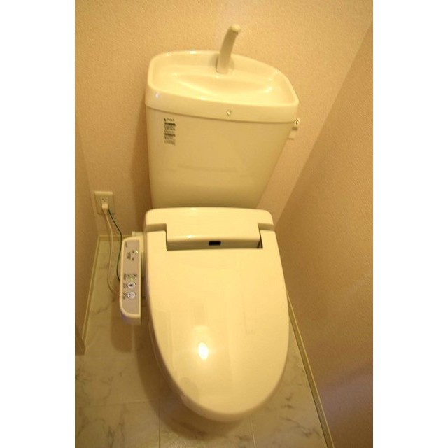 名鉄各務原線 二十軒駅 徒歩8分 3階建 築14年のトイレ写真