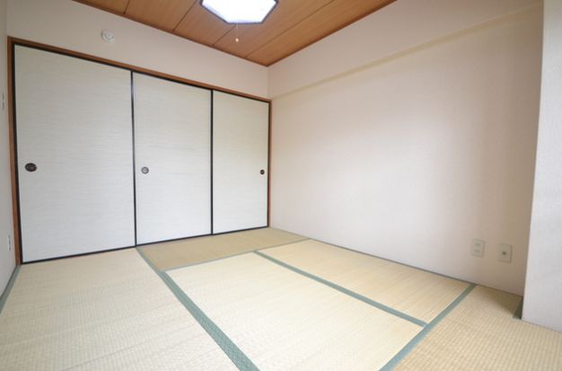 その他部屋・スペース　開放的な寝室です