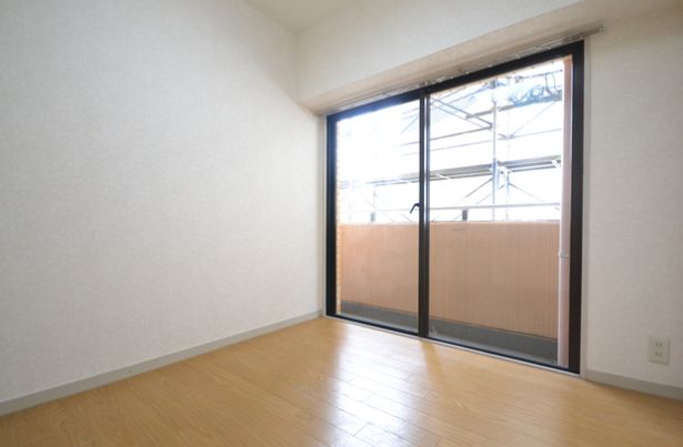 居室・リビング　落ち着いて過ごせるお部屋なので、寝室にいかがでしょうか