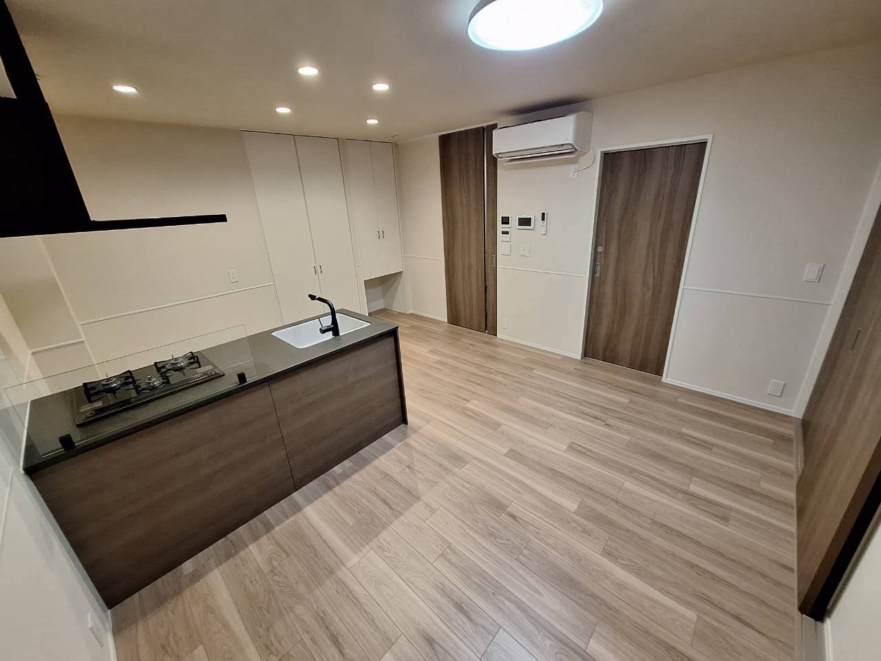 居室・リビング　★明るいフローリングの角部屋です★