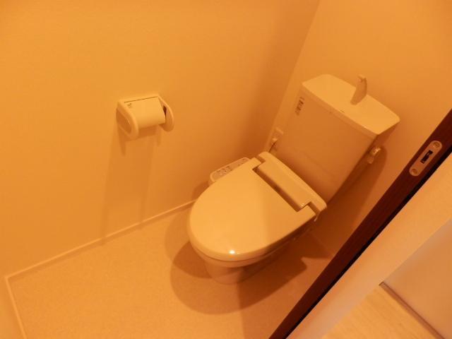 トイレ　温水洗浄便座付きのトイレ