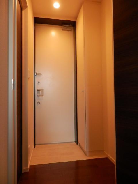 玄関　玄関には下駄箱も付いています