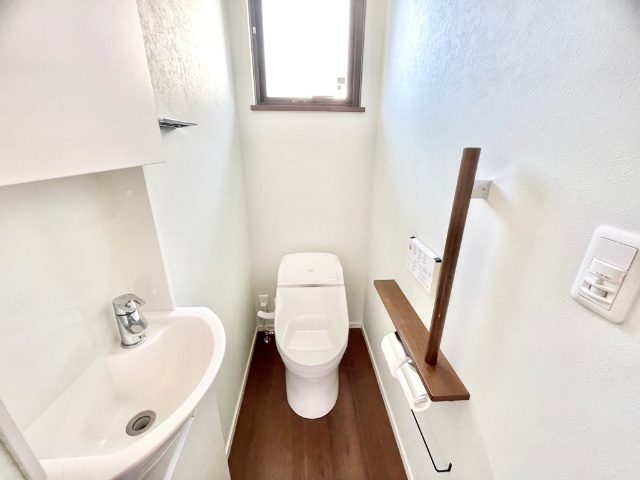 道伯町一戸建て貸家のトイレ写真
