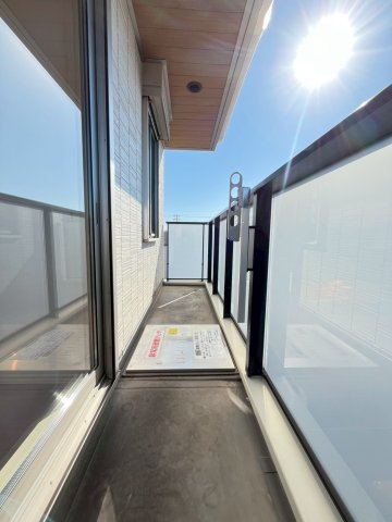 バルコニー　同物件、別号室の写真です。