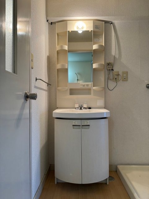 洗面設備　※同型タイプの参考写真となります。