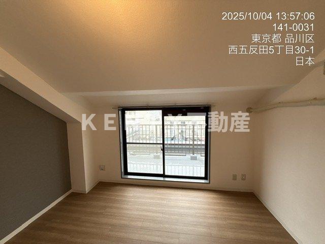 その他部屋・スペース　開放的な寝室です