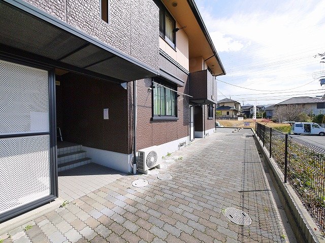 近鉄京都線 高の原駅 バス乗車時間：7分 最寄りバス停で下車 徒歩7分 2階建 築30年の外観写真