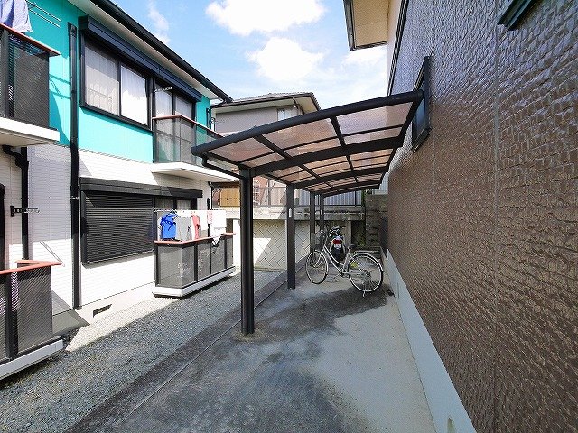 近鉄京都線 高の原駅 バス乗車時間：7分 最寄りバス停で下車 徒歩7分 2階建 築30年の外観写真