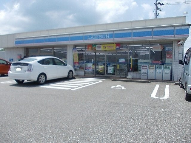 コンビニ　ローソン 高岡戸出町店（コンビニ）まで491m