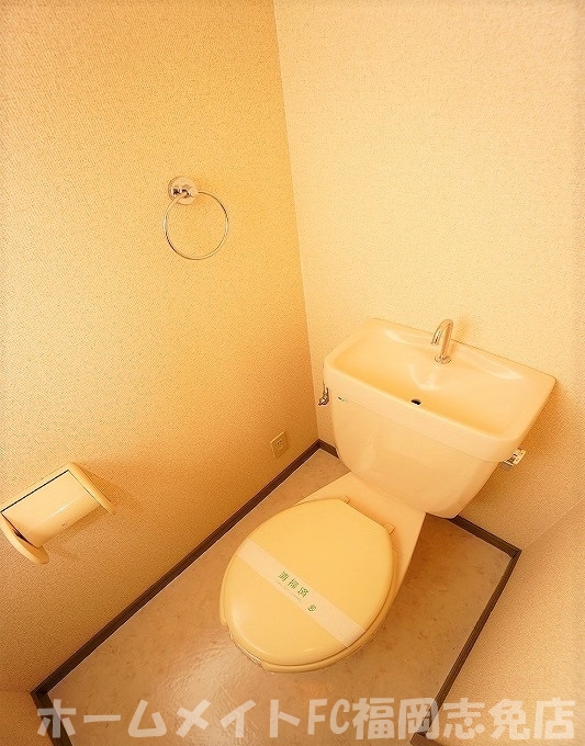 ＪＲ篠栗線 柚須駅 徒歩20分 2階建 築33年のトイレ写真