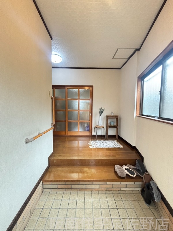 水間鉄道 三ケ山口駅 徒歩3分 3階建 築36年の玄関写真