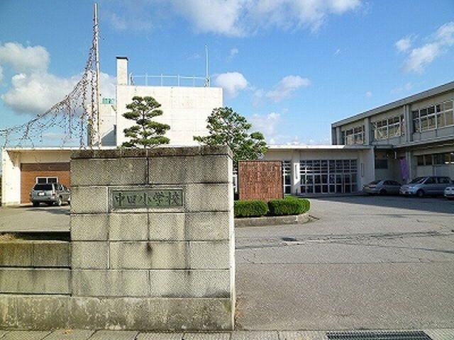 小学校　中田小学校（小学校）まで950m