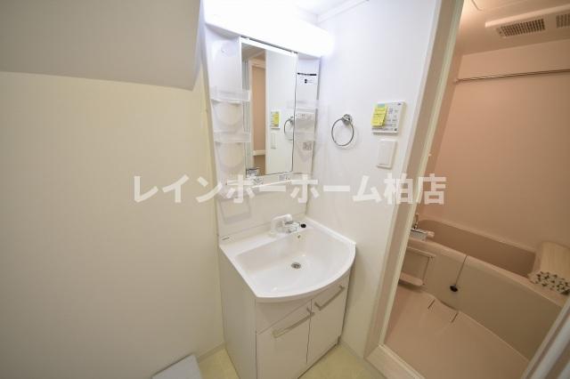 洗面設備　独立洗面台です