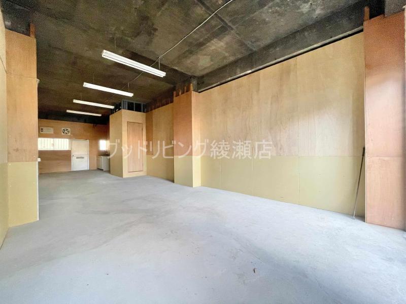 山田興行貸店舗・事務所の内装写真