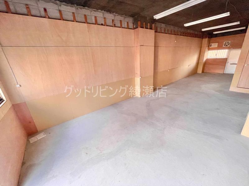 山田興行貸店舗・事務所の居間写真
