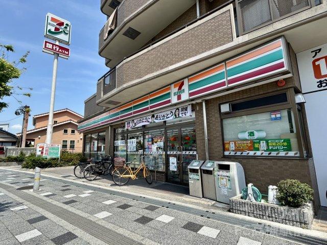 コンビニ　セブン-イレブン 高槻富田５丁目店（コンビニ）まで372m