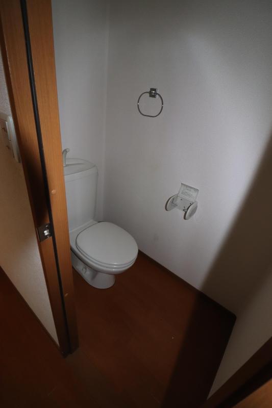 ＪＲ山陽本線 寺家駅 徒歩13分 2階建 築23年のトイレ写真