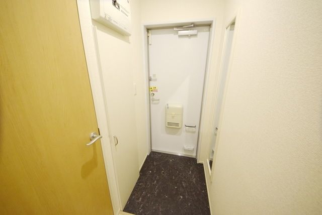 埼玉高速鉄道 南鳩ケ谷駅 徒歩17分 3階建 築10年の玄関写真