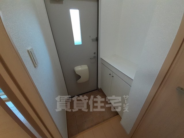 地下鉄東西線 椥辻駅 徒歩7分 2階建 築16年の玄関写真