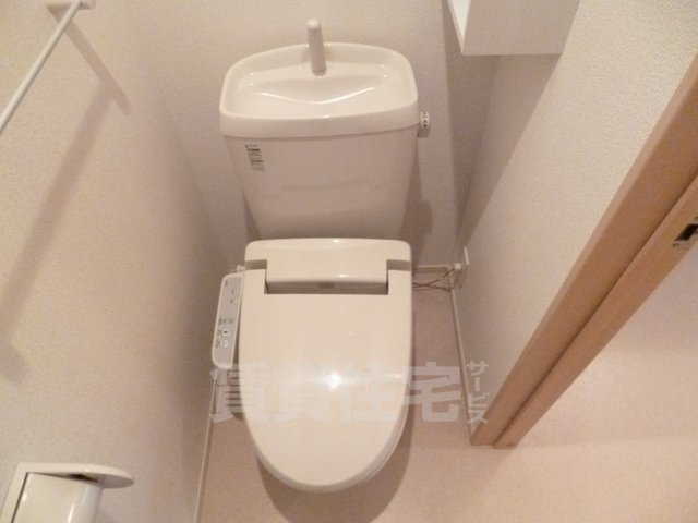 地下鉄東西線 椥辻駅 徒歩7分 2階建 築16年のトイレ写真