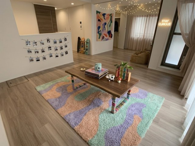居室・リビング　画像中の家具はAIにより配置加工しているため、付属しません