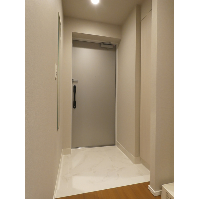 LIBR GRANT 西新宿EASTの玄関写真