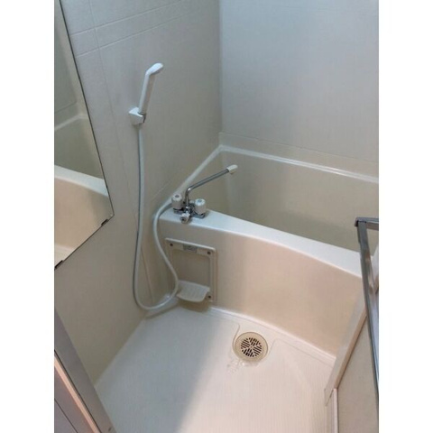 バス・シャワールーム　※写真は同じマンションの違う部屋のものになります。