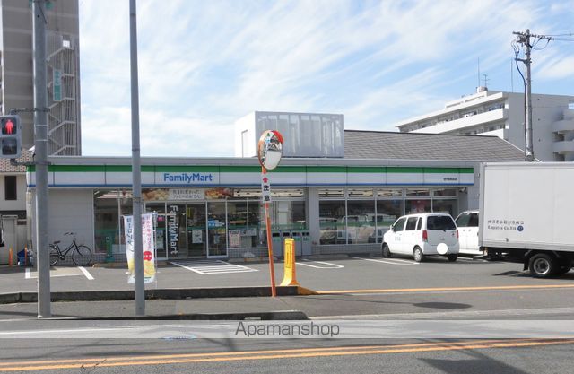 コンビニ　ファミリーマート（コンビニ）まで3157m