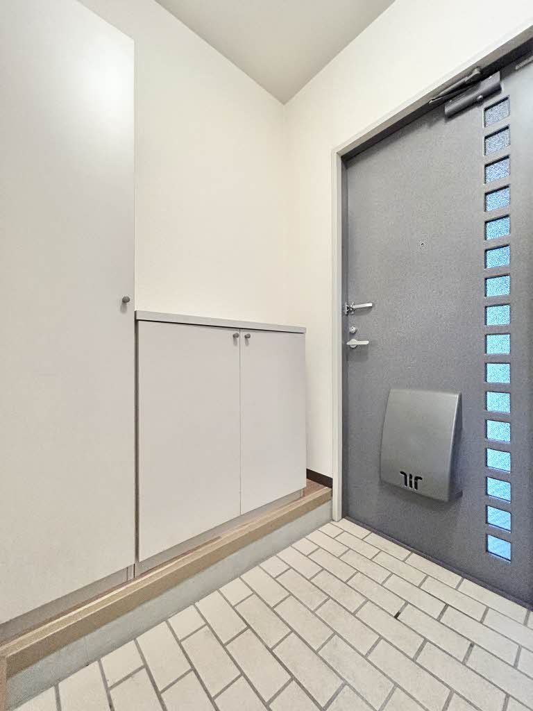構壱番館の玄関写真