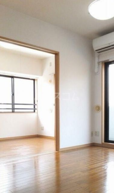 プラハ川崎本町通りの居間写真