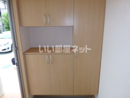 小田急江ノ島線 六会日大前駅 徒歩15分 2階建 築13年の玄関写真