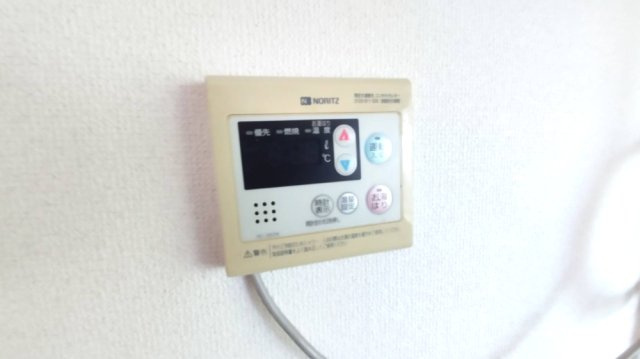 その他設備　給湯リモコンです