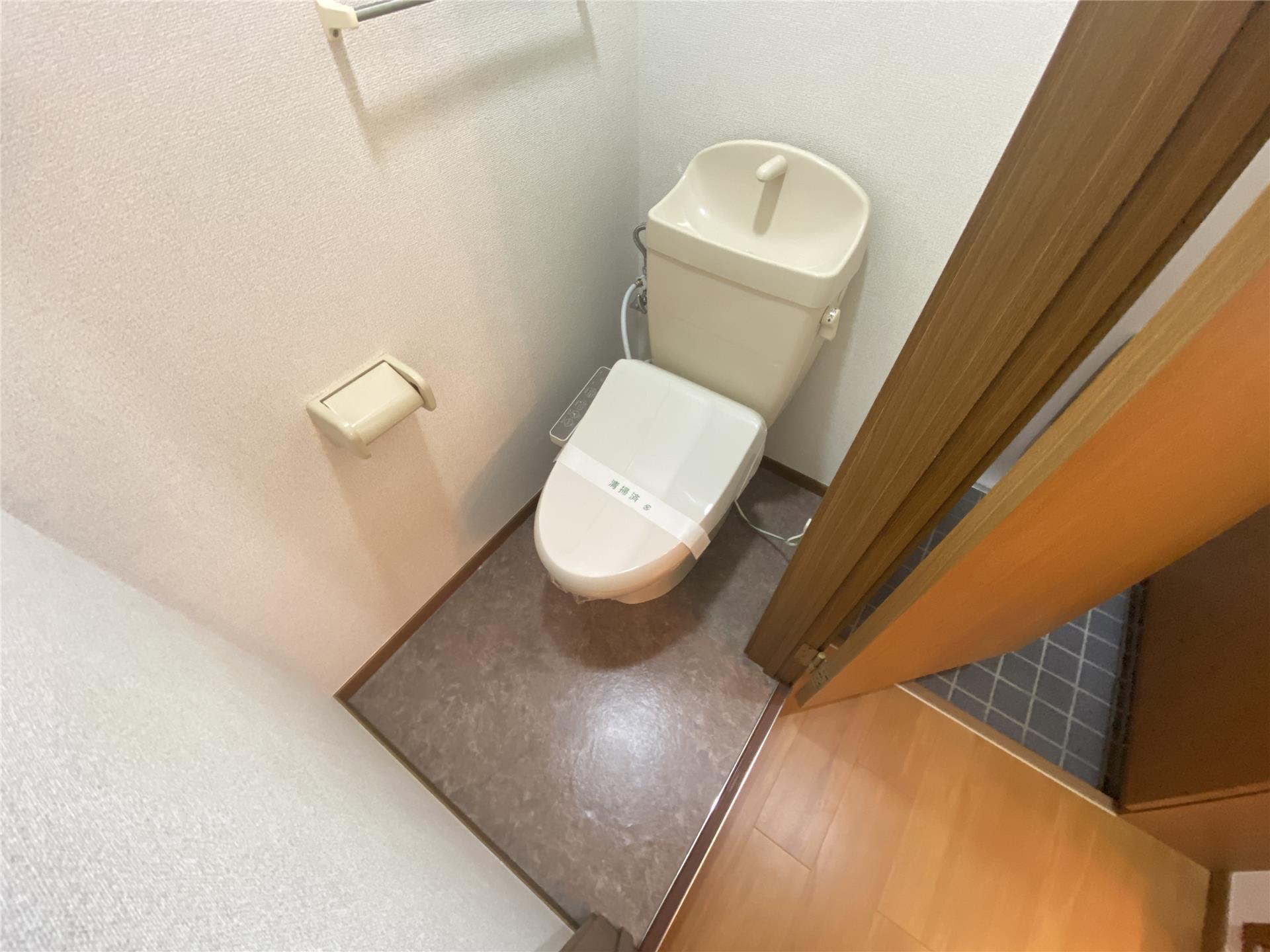 トイレ　温水洗浄便座付きの洋式トイレ♪