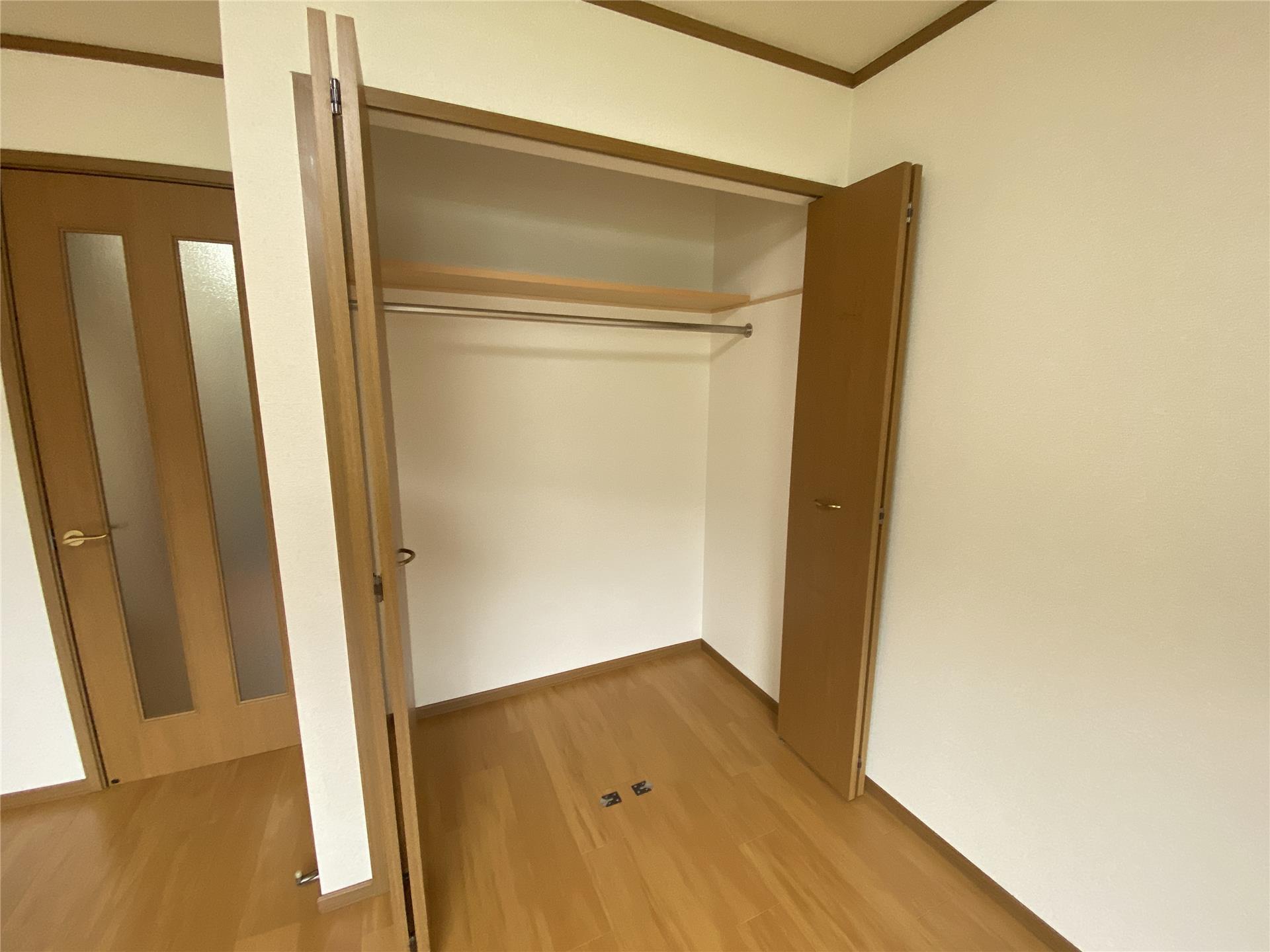 収納　洋服を掛けて収納できるクローゼット♪