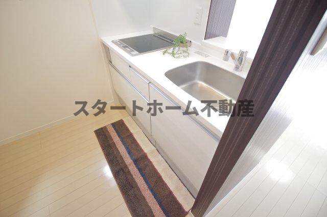 キッチン　コンパクトなキッチンで掃除もラクラク