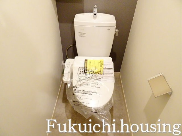 小田急線 豪徳寺駅 徒歩3分 3階建 築2年のトイレ写真