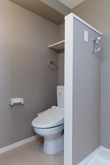 トイレ　※写真は同タイプ住戸です。