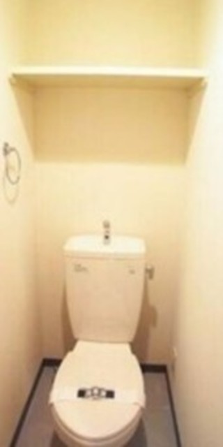 京急本線 大森海岸駅 徒歩4分 8階建 築21年のトイレ写真