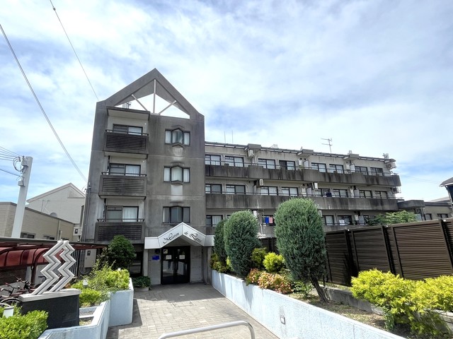 ＪＲ山陽本線 明石駅 バス乗車時間：7分 最寄りバス停で下車 徒歩3分 築39年