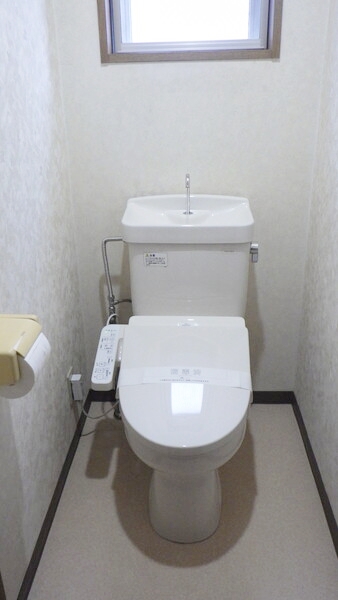 トイレ　落ち着いた色調のトイレです♪